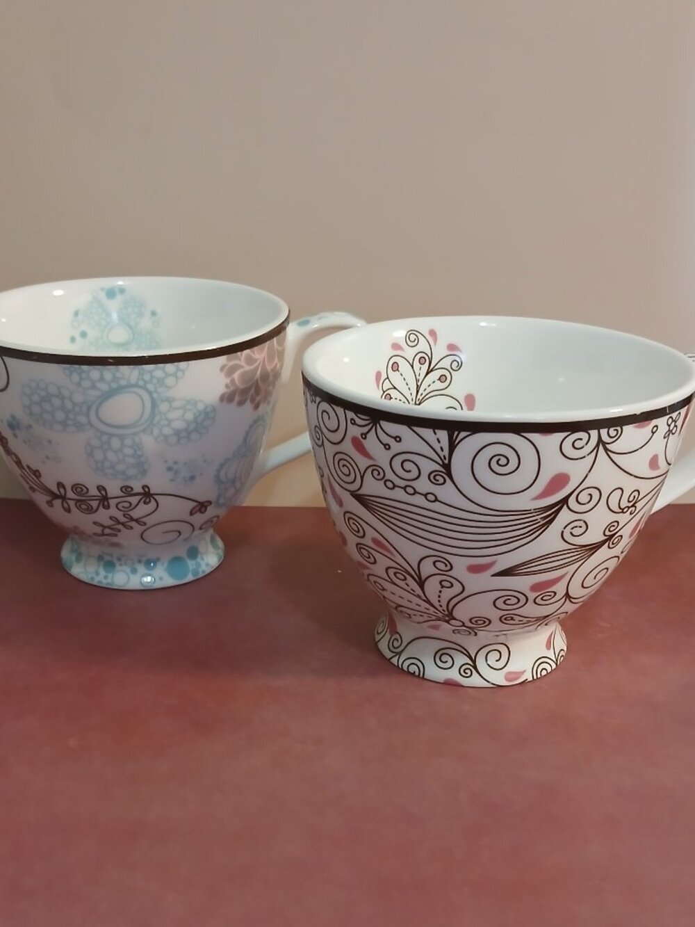 Set of 2 Mary Kay 2011 Pedestal Coffee Mugs-Whimsical Floral